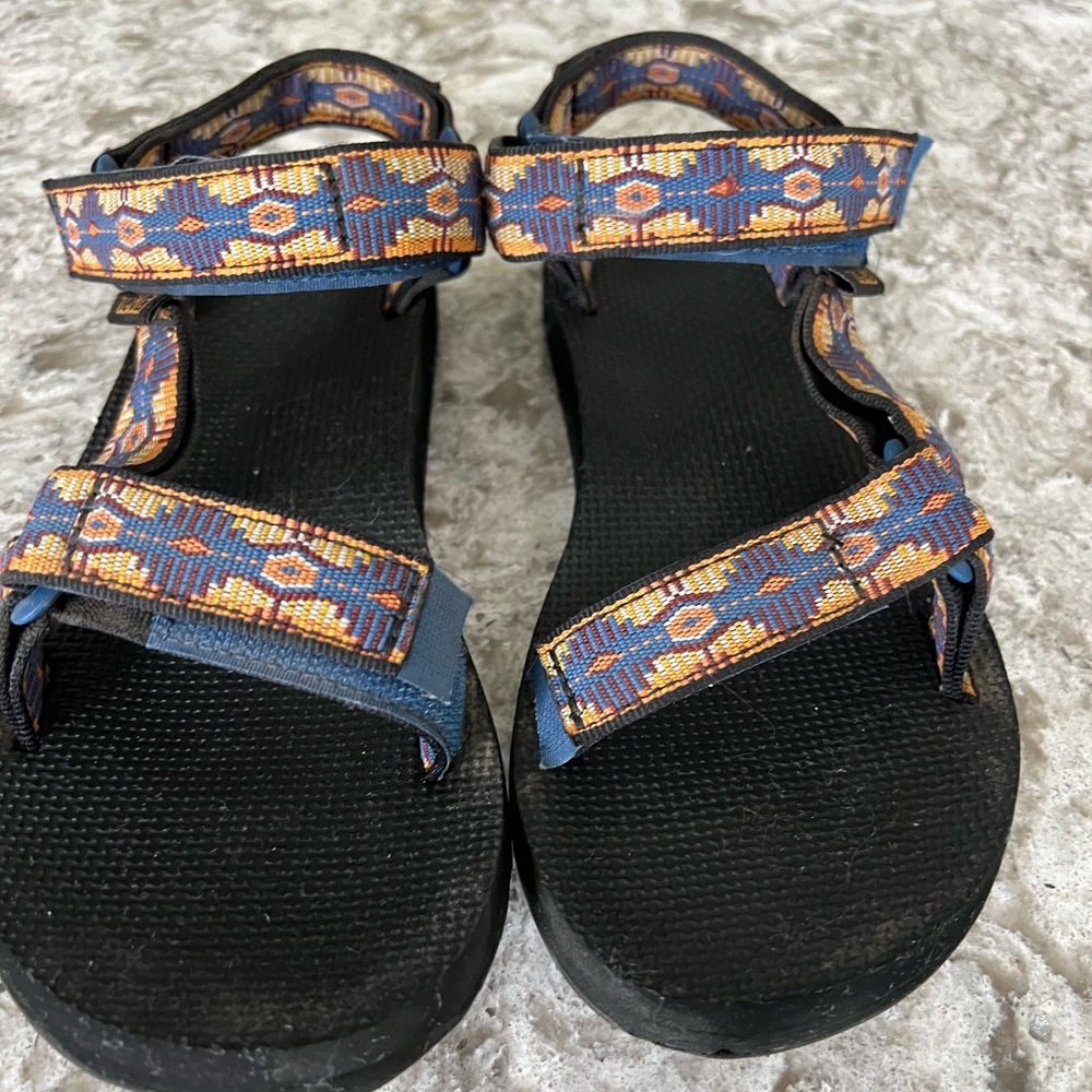 Teva women’s original universal  ankle strap sandal size 6